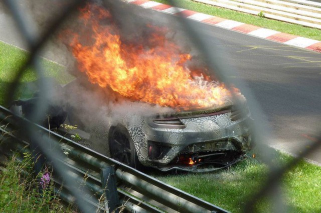 Honda NSX сгорела дотла