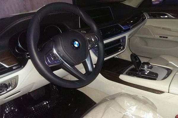 Частично раскрыт интерьер новой «семерки» BMW
