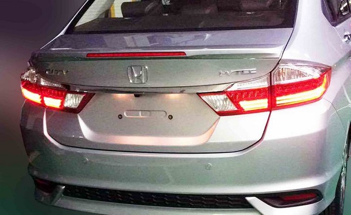 Honda City: Новые фото обновленного седана